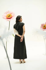 Load image into Gallery viewer, KYOMI LINEN DRESS

